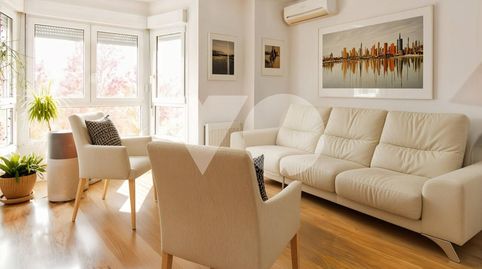 Foto 3 de Piso en venta en De Luis de Hoyos Sainz, Pavones, Madrid Capital