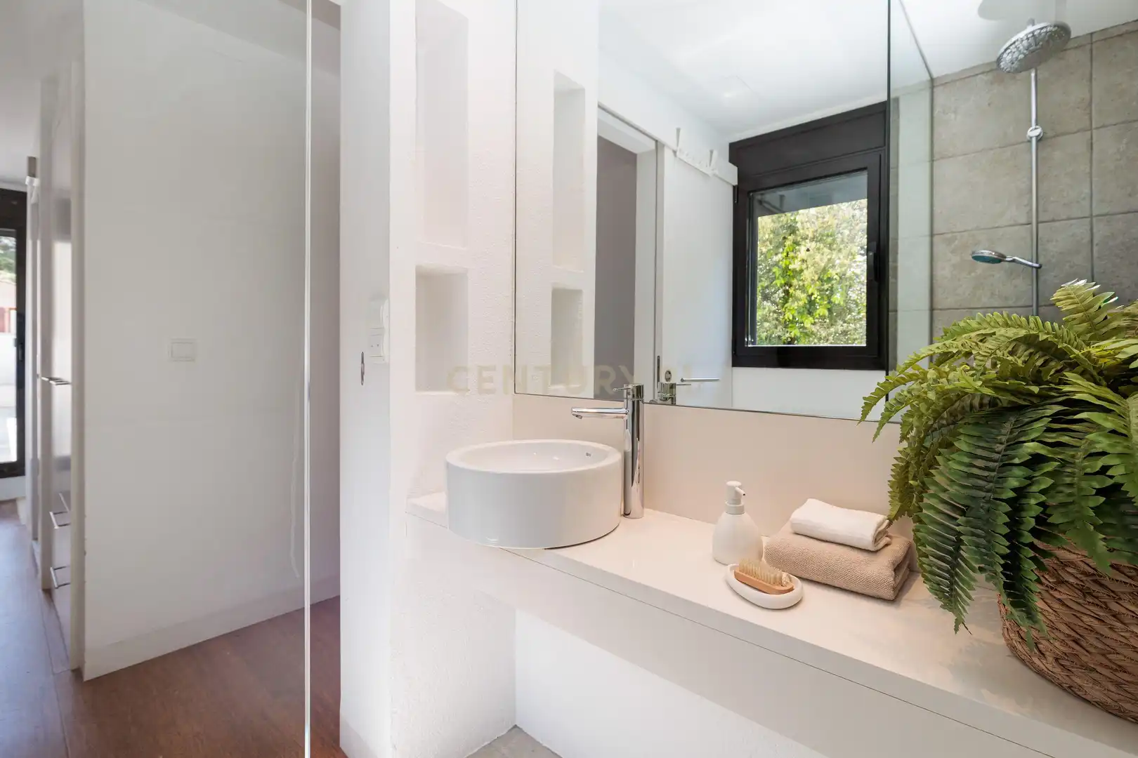 Bany de Casa o xalet en venda en Sant Cugat del Vallès amb Aire condicionat, Jardí privat i Traster