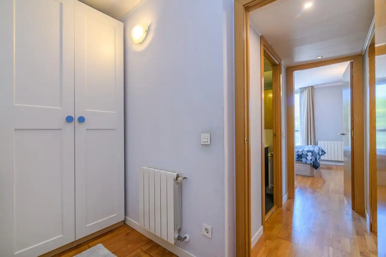Wohnung zum Verkauf in Barcelona mit Klimaanlage, Heizung und Privatgarten