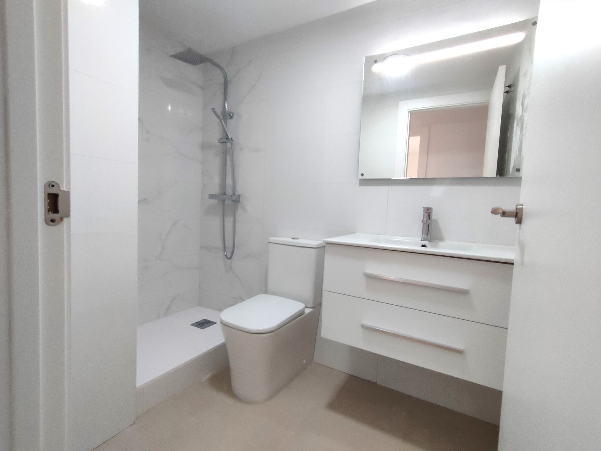 Bathroom of Duplex for sale in Salt  with Heating, Parquet flooring and Terrace