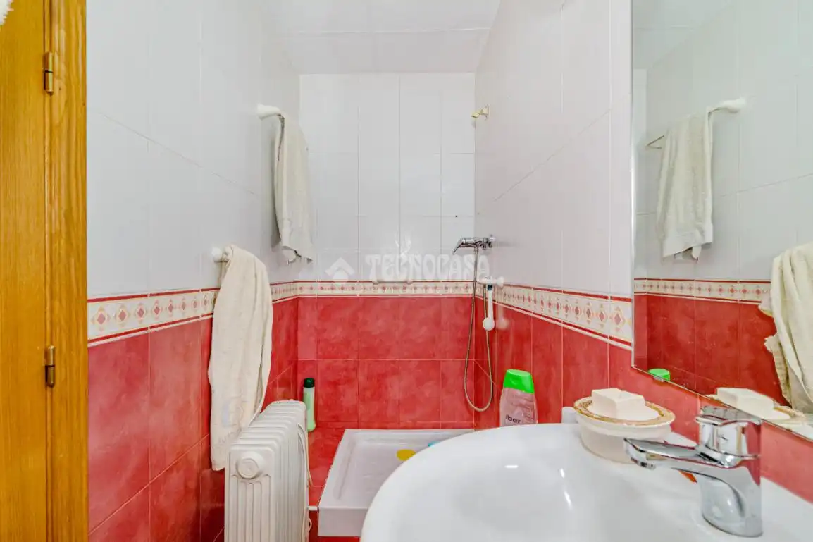 Bathroom of Flat for sale in Lucena  with Air Conditioner, Heating and Furnished