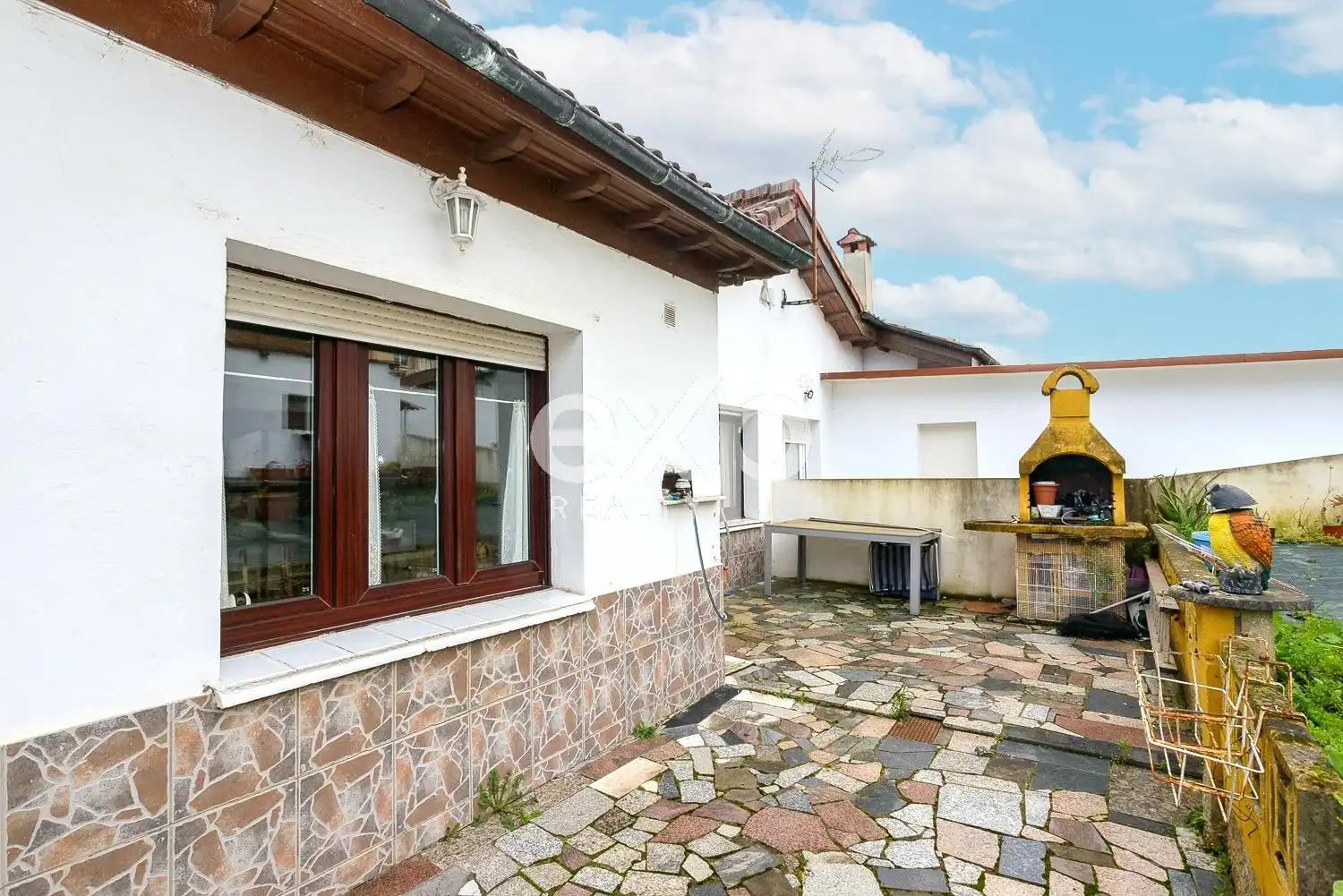 Vista exterior de Casa o xalet en venda en Oviedo  amb Calefacció, Terrassa i Traster