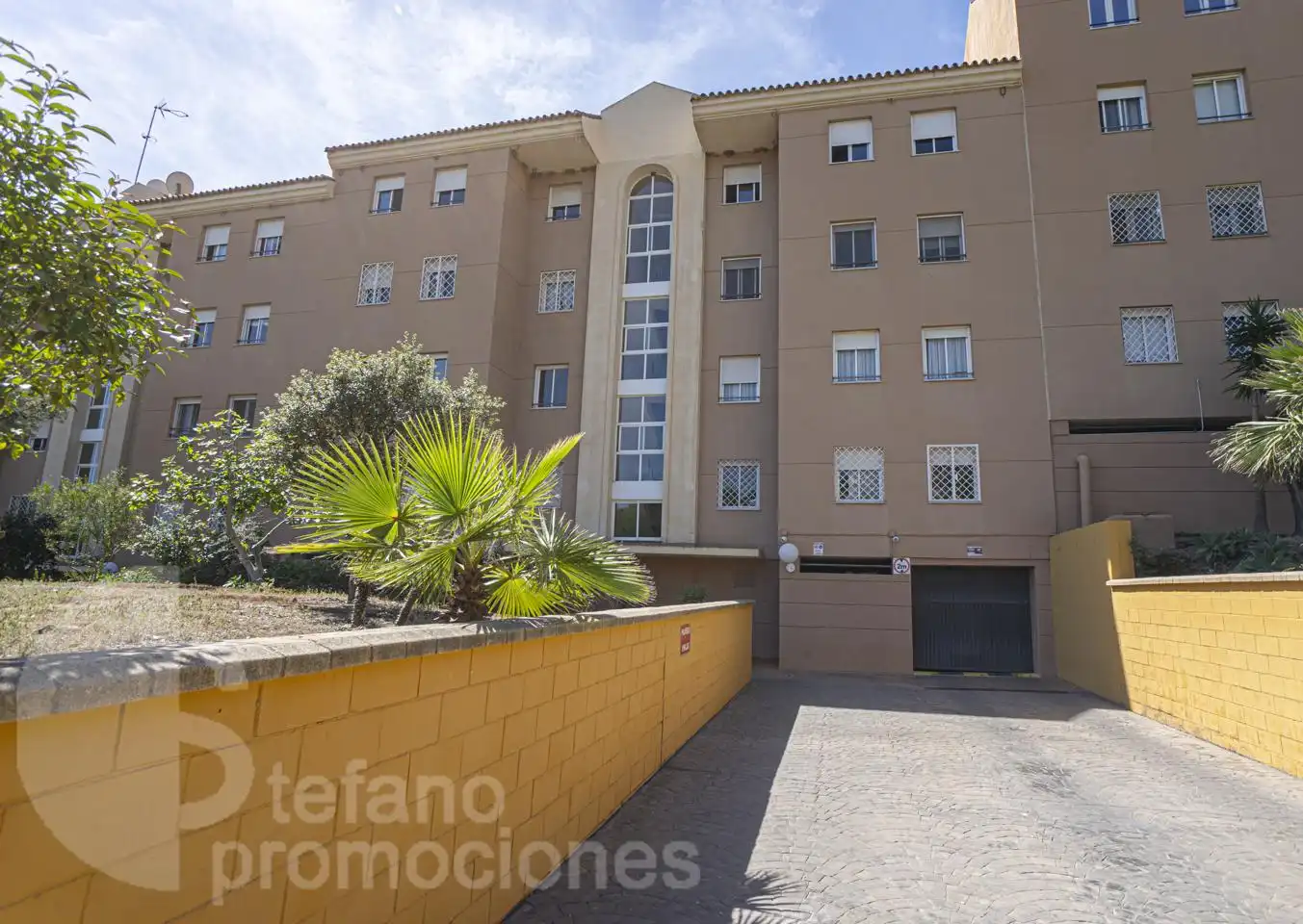 Vista exterior de Piso en venta en Málaga con Aire acondicionado, Terraza y Piscina comunitaria