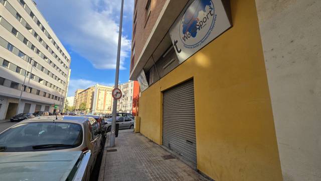 Local comercial en Alquiler en Ensanche - Parque del Oeste