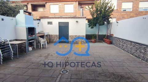 Foto 2 de Casa adosada en venta en El Tiemblo , Ávila