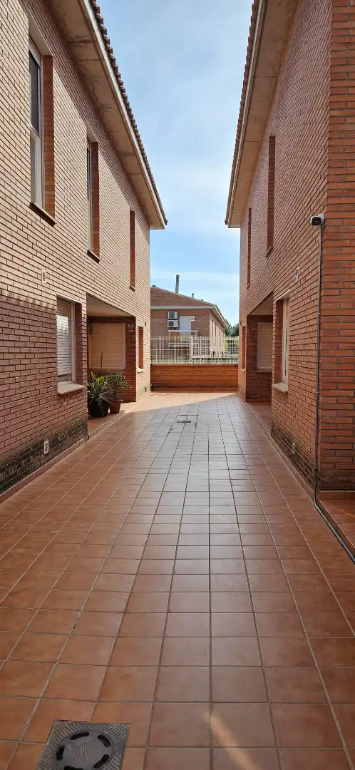 Vista exterior de Casa adosada en venda en Tarragona amb Aire condicionat, Calefacció i Jardí privat