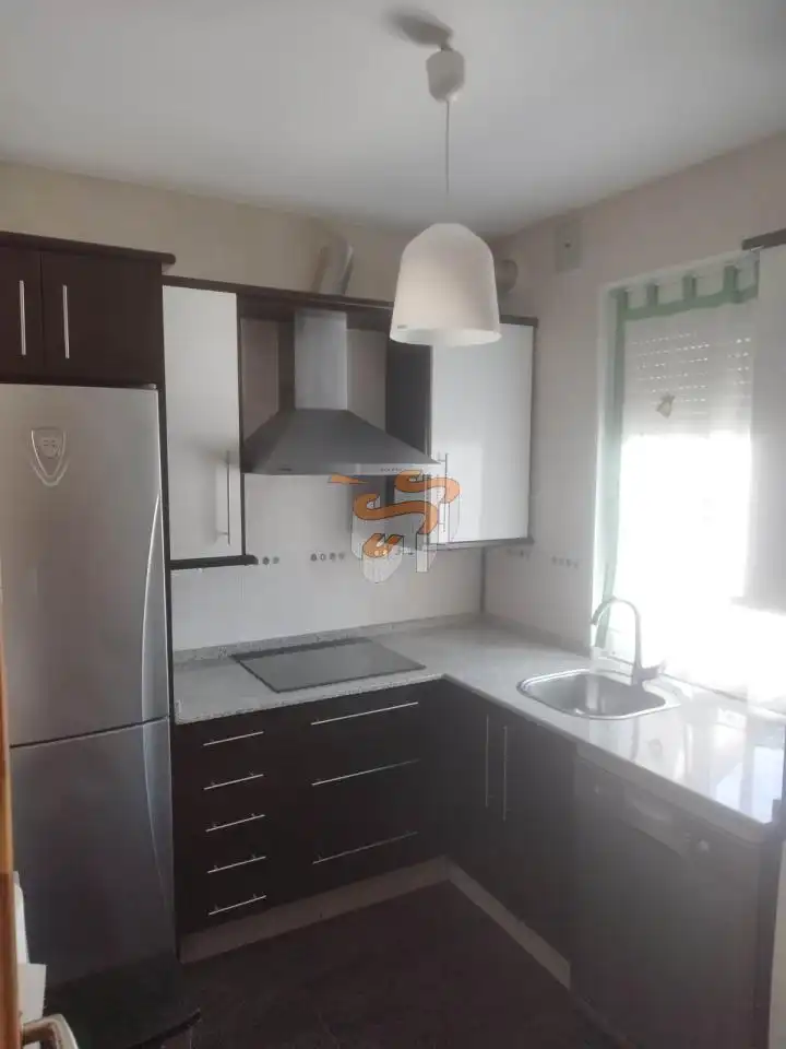 Cuina de Apartament de lloguer en Narón amb Moblat