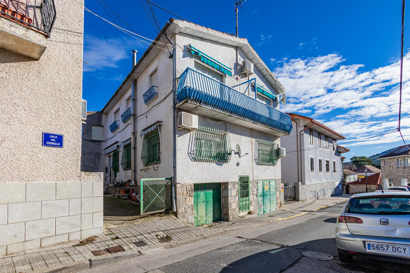 Vista exterior de Casa o xalet en venda en Moralzarzal amb Calefacció, Parquet i Moblat