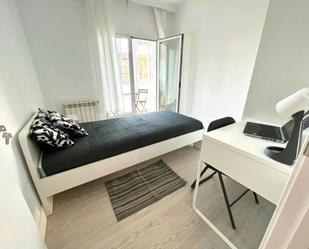 Bedroom of Flat to share in  Madrid Capital  with Heating and Washing machine