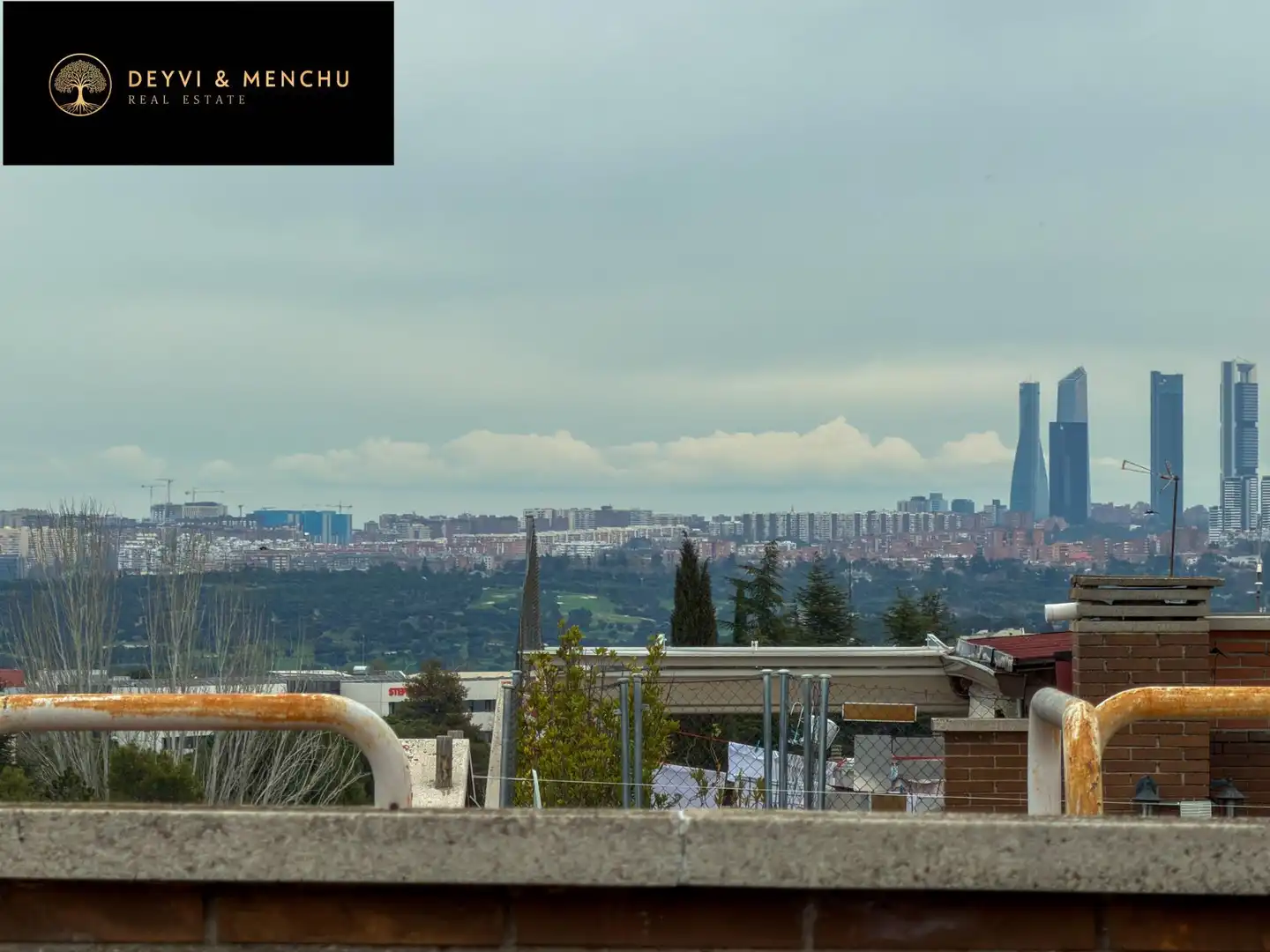 Vista exterior de Ático de alquiler en Pozuelo de Alarcón con Aire acondicionado, Jardín privado y Parquet
