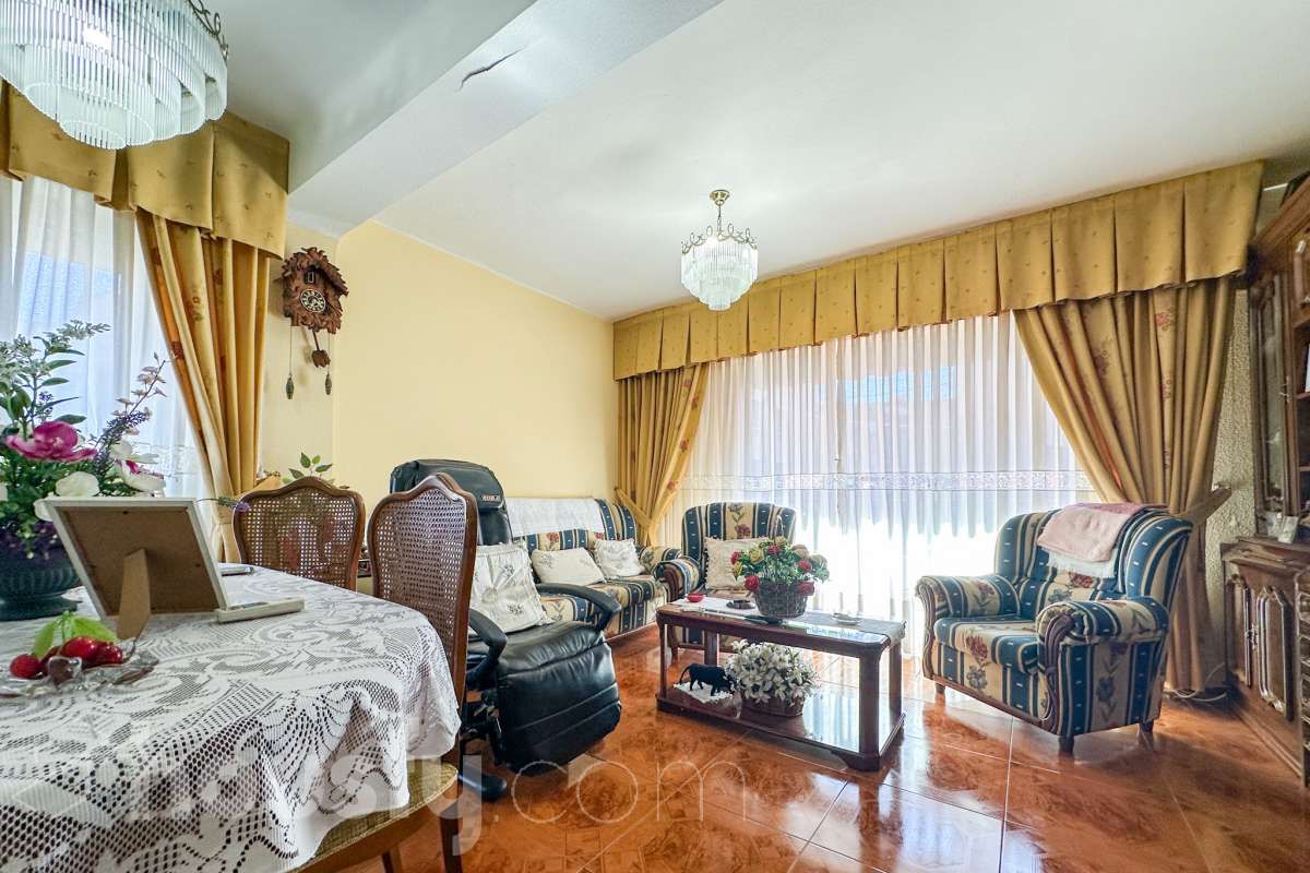 Living room of Flat for sale in  Madrid Capital