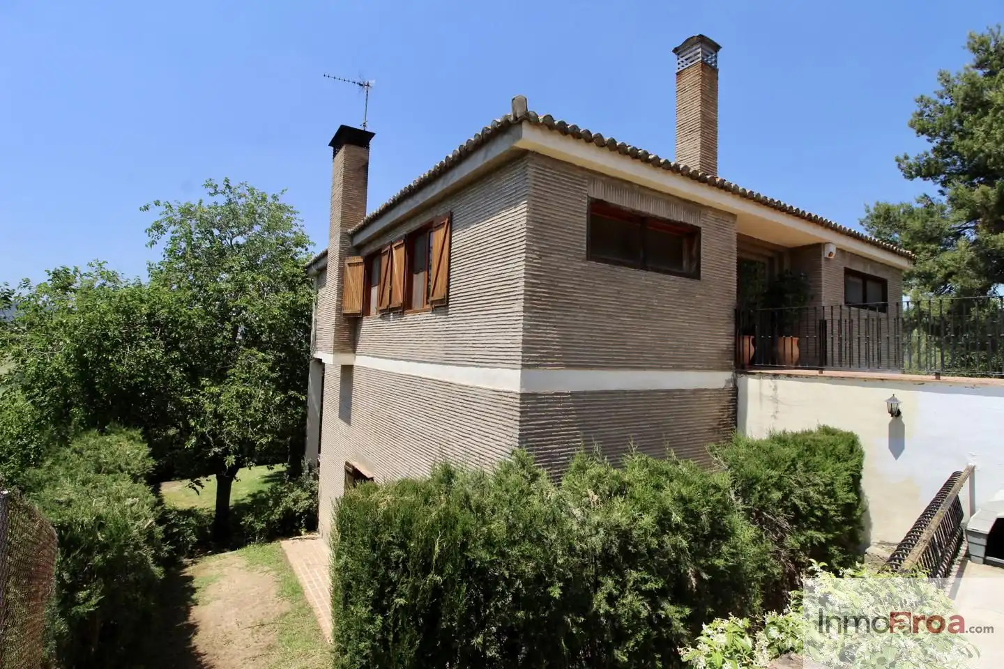 Außenansicht von Haus oder Chalet zur Miete in Riba-roja de Túria mit Klimaanlage, Heizung und Privatgarten