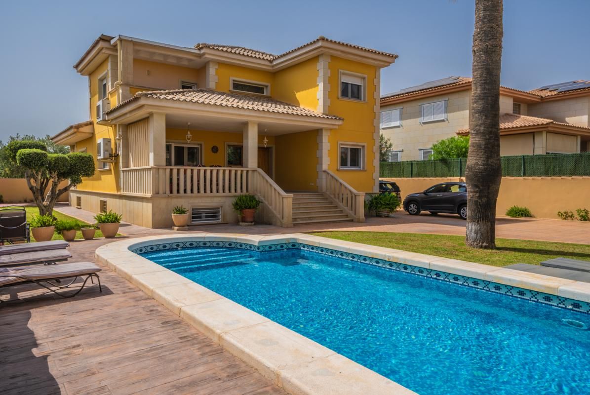 Vista exterior de Casa o xalet en venda en San Vicente del Raspeig / Sant Vicent del Raspeig amb Aire condicionat, Jardí privat i Terrassa