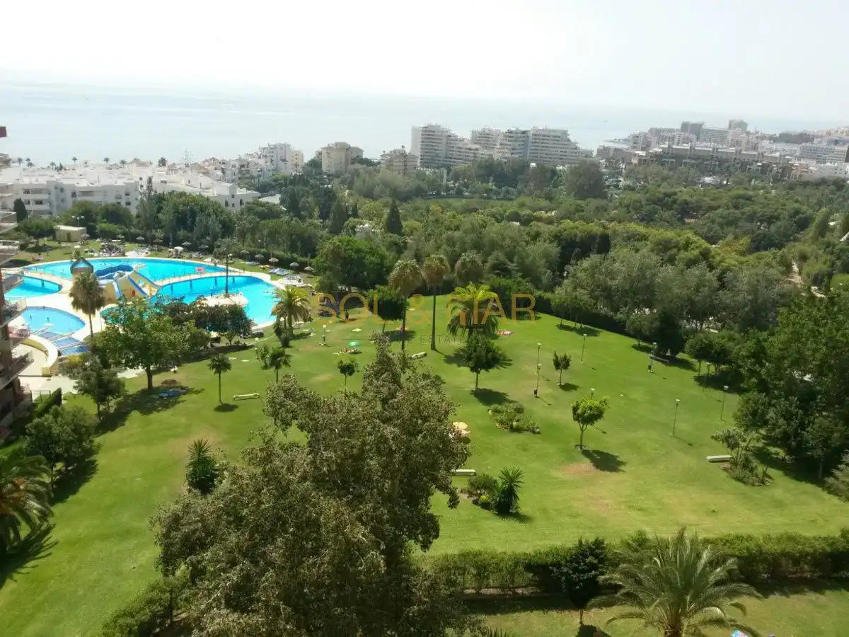 Jardí de Apartament de lloguer en Benalmádena amb Aire condicionat i Terrassa