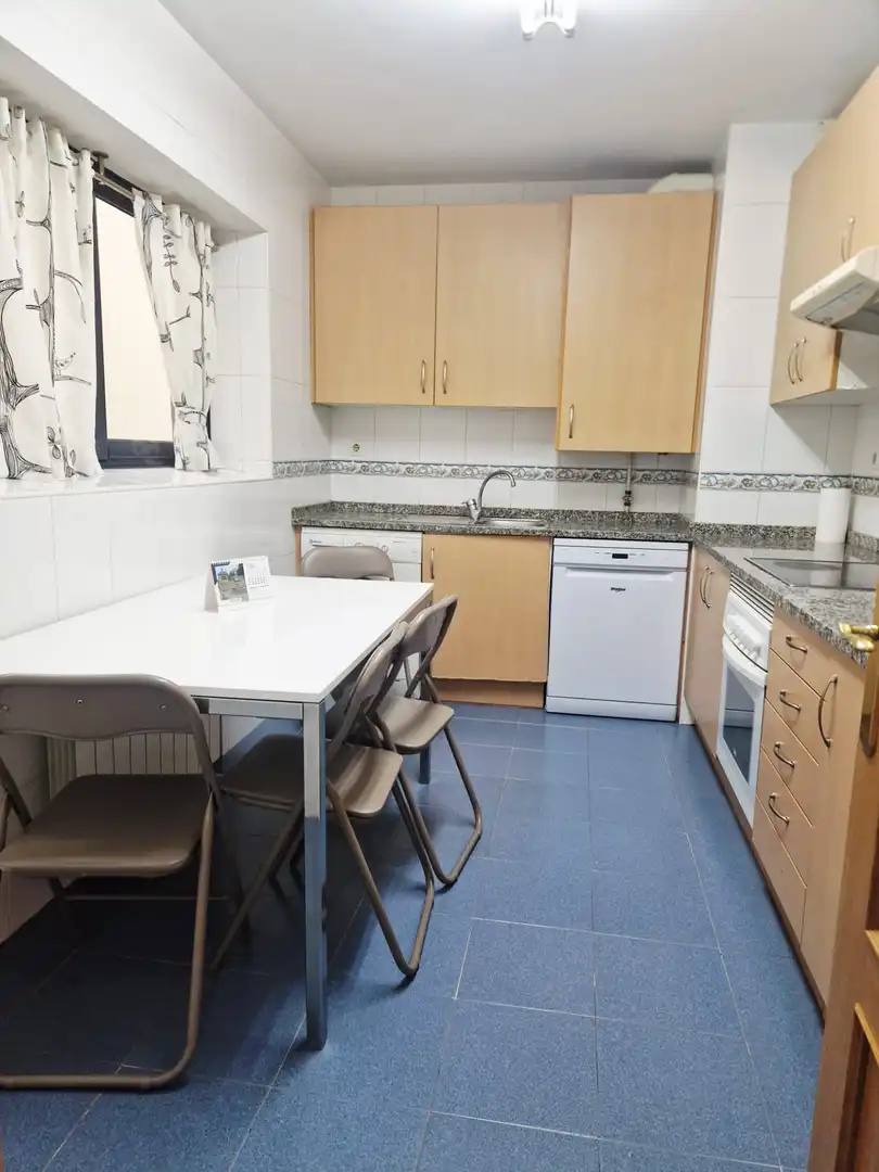 Cocina de Piso en venta en Avilés con Calefacción, Parquet y Trastero