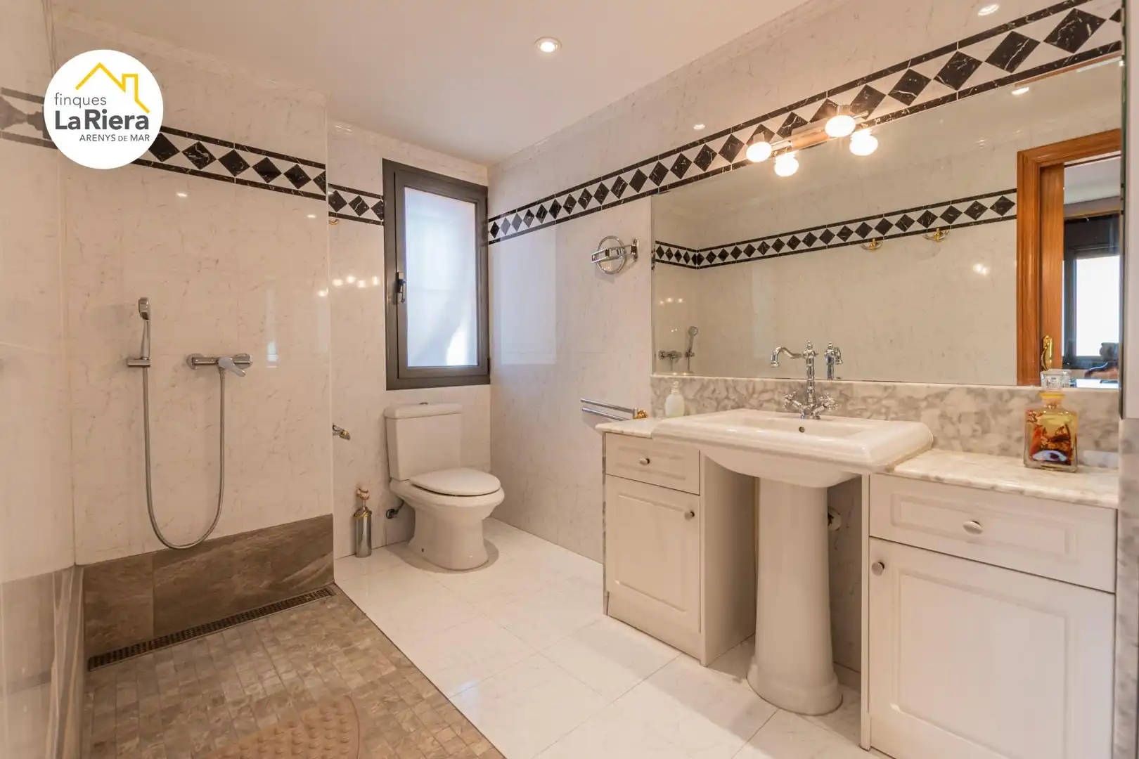 Baño de Ático en venta en Arenys de Mar con Aire acondicionado, Calefacción y Parquet
