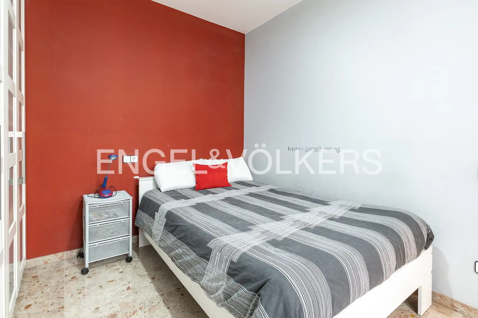 Habitación de Piso en venta en Terrassa con Aire acondicionado, Calefacción y Terraza