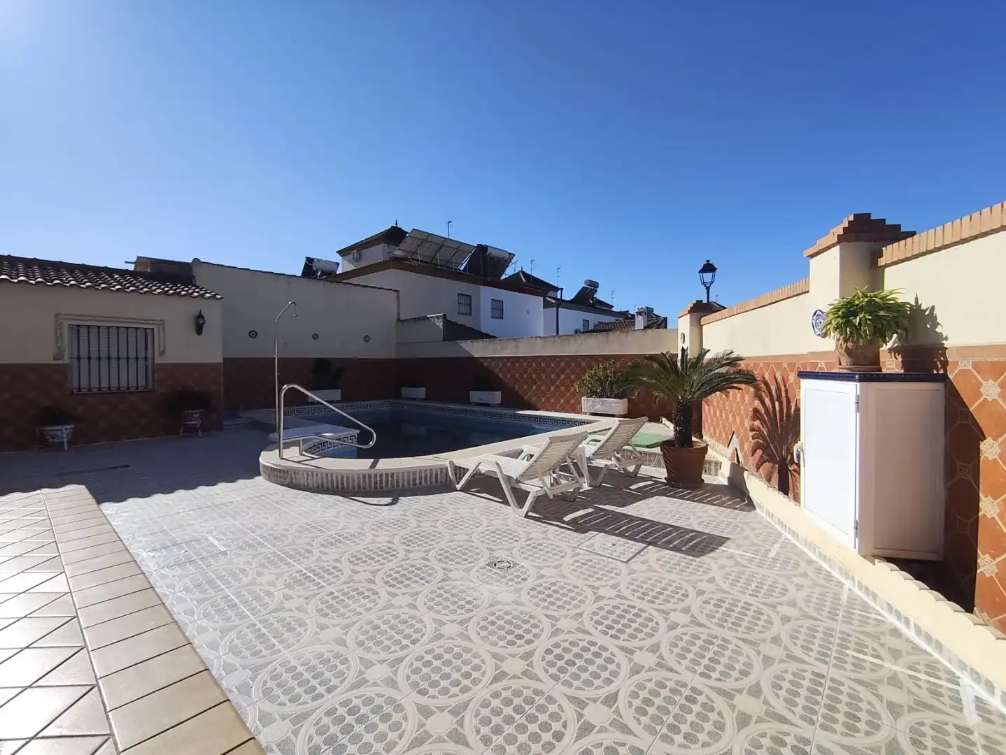 Schwimmbecken von Haus oder Chalet zum Verkauf in Gines mit Klimaanlage, Heizung und Schwimmbad