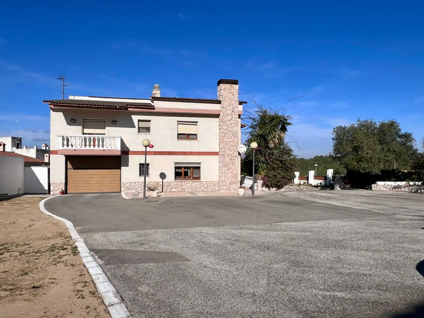 Villa mit Pool zum Verkauf in Carrer Roses 10