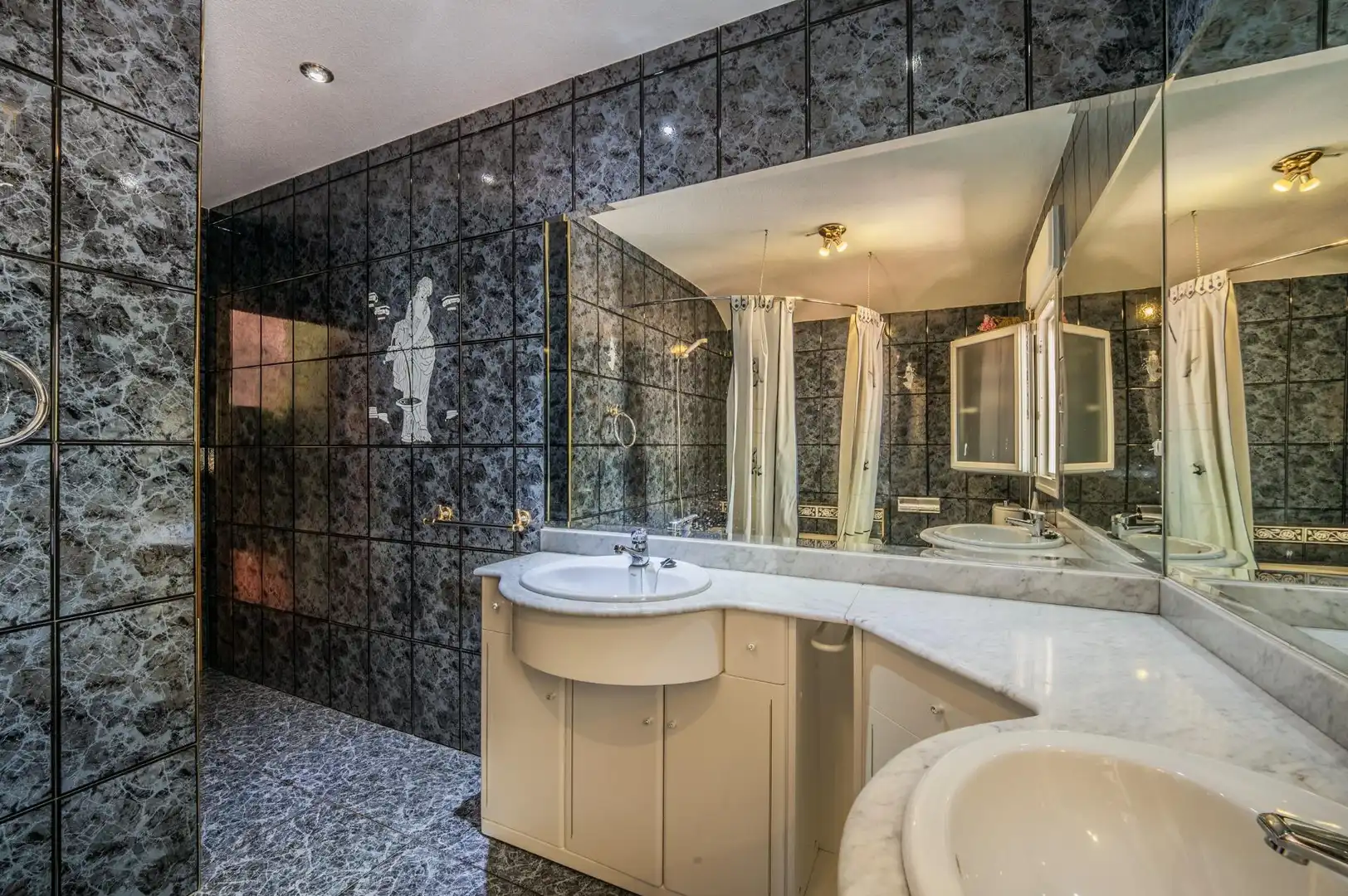 Houses for sale in Casa Amarilla