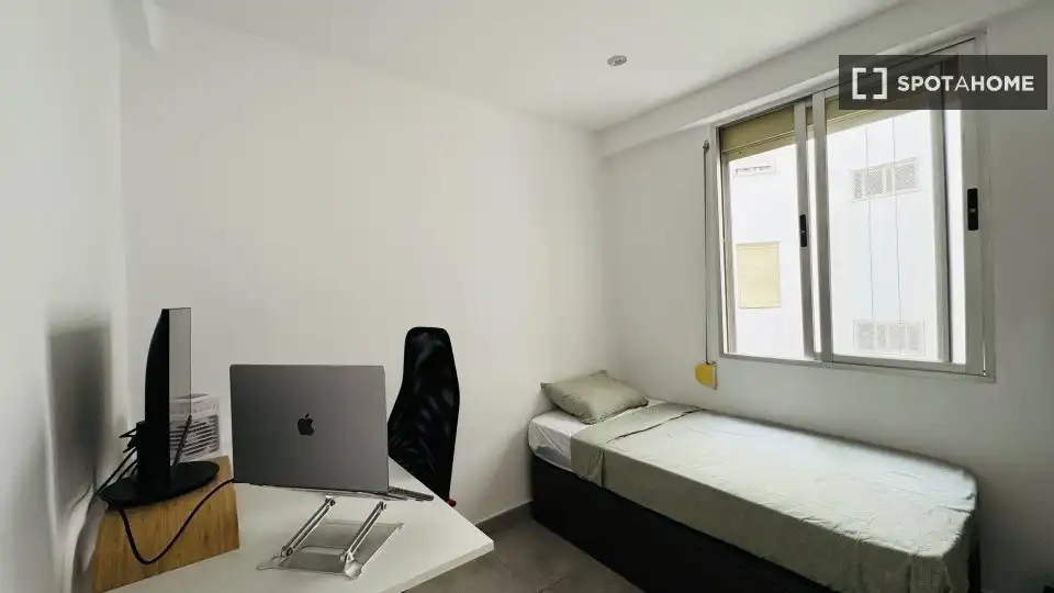 Habitación de Apartamento para compartir en Valencia con Aire acondicionado, Calefacción y Terraza