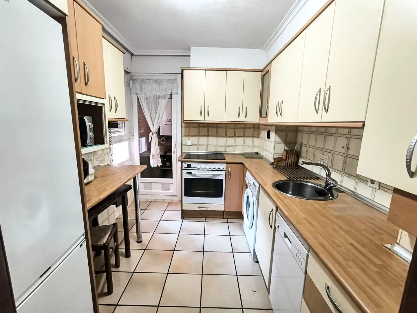 Kitchen of Flat for sale in Zaragoza  with Air Conditioner, Heating and Terrace