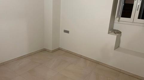 Photo 4 of Flat to rent in Centre, Vic