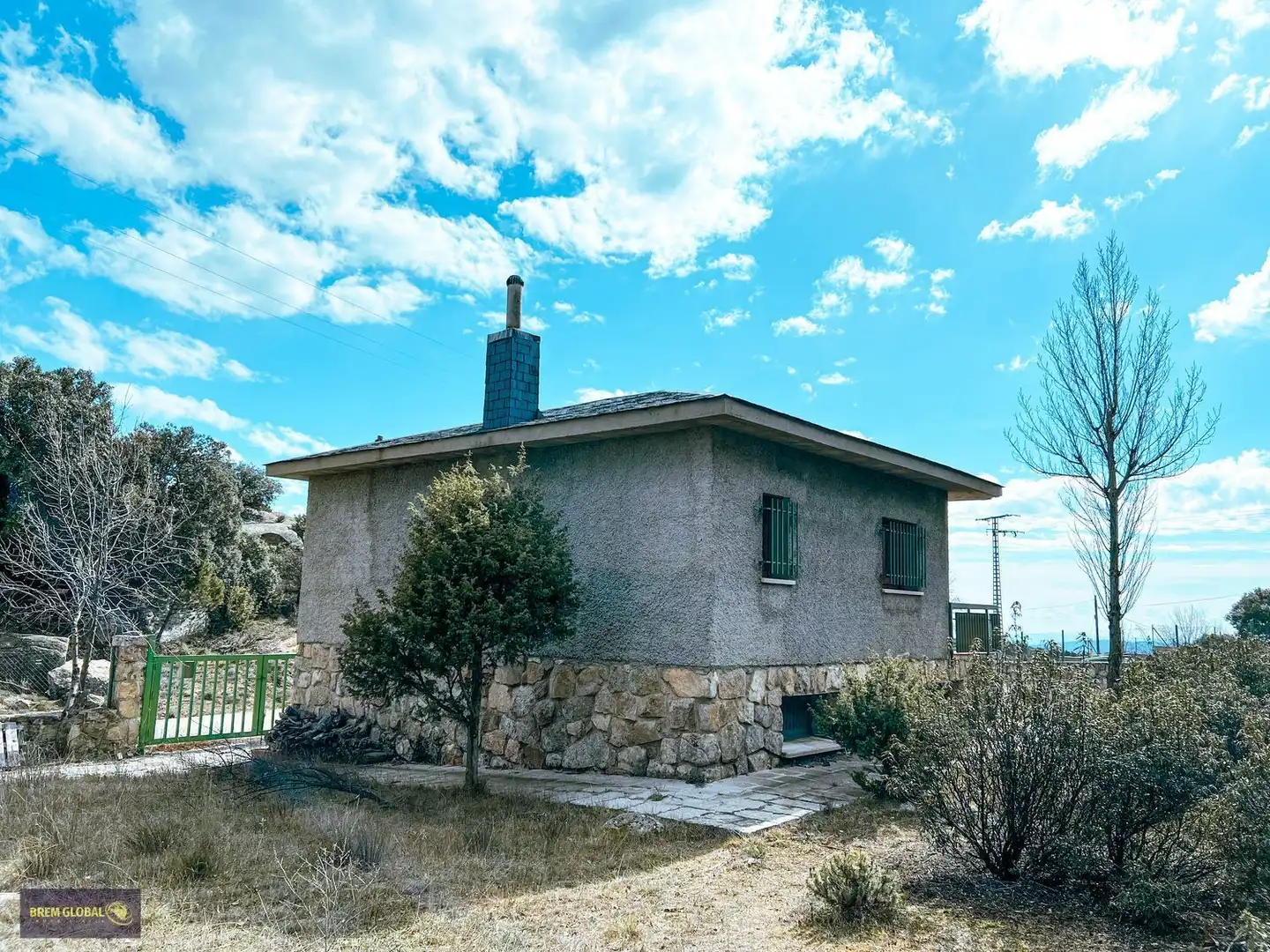 Vista exterior de Casa o xalet en venda en La Cabrera amb Jardí privat, Terrassa i Traster