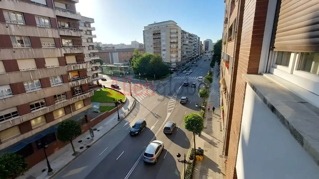 Vista exterior de Pis en venda en Oviedo  amb Calefacció, Terrassa i Traster