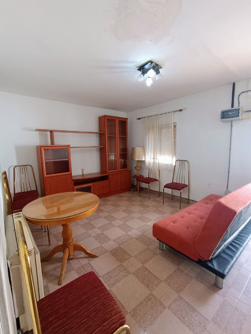 Sala d'estar de Casa adosada en venda en San Fernando de Henares amb Calefacció