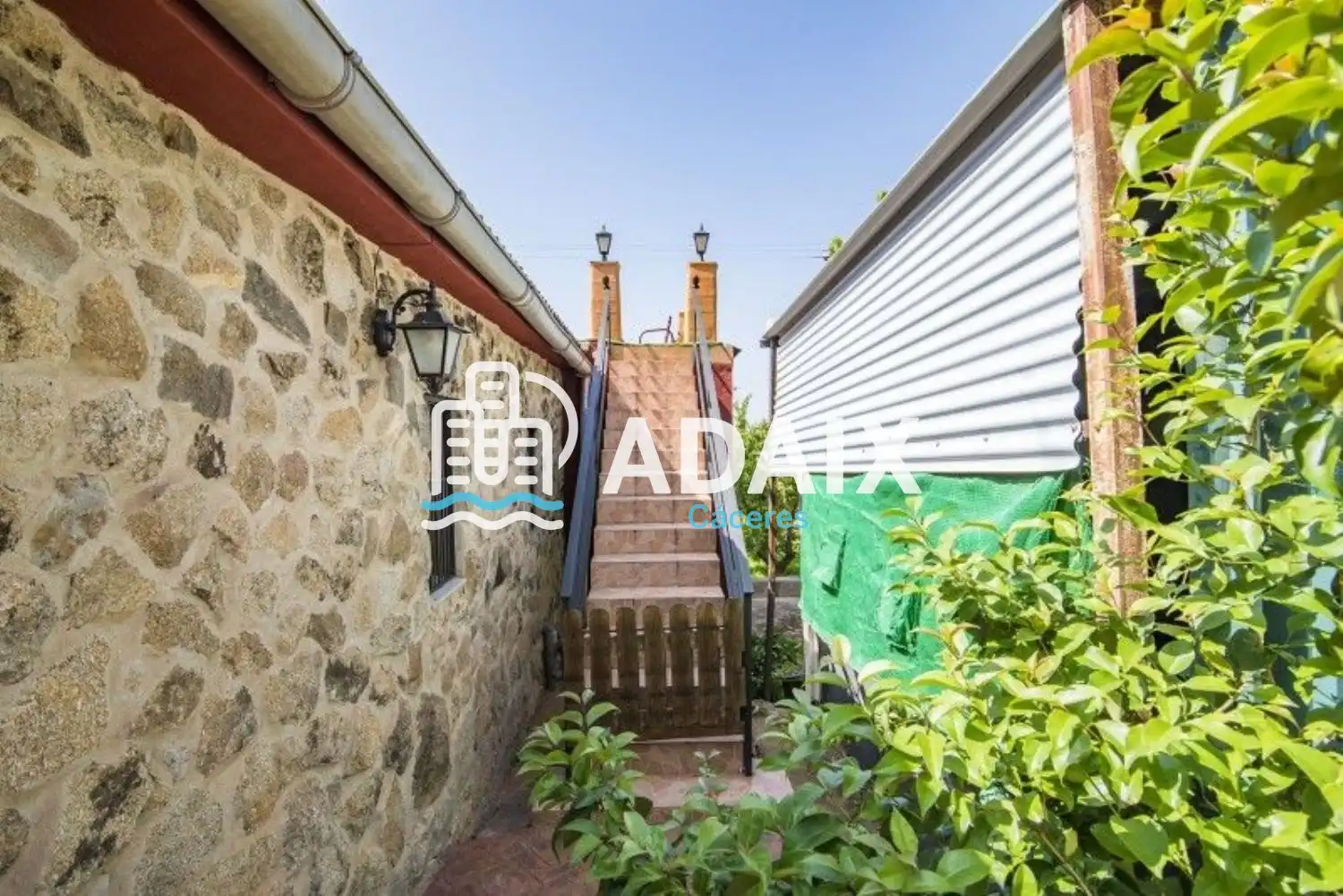 Vista exterior de Casa o xalet en venda en Cáceres amb Aire condicionat i Terrassa