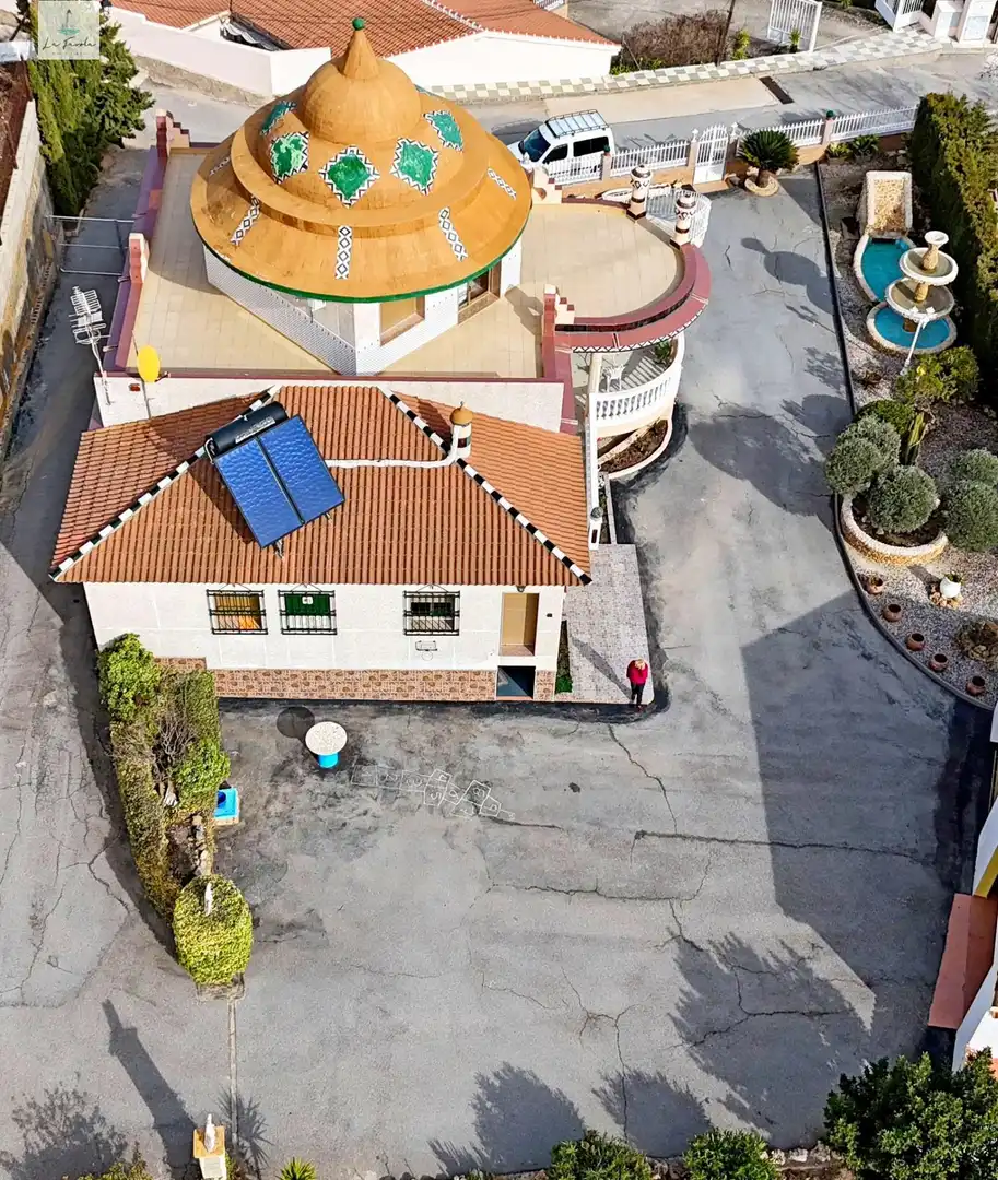Vista exterior de Casa o xalet en venda en Loja amb Jardí privat, Terrassa i Traster