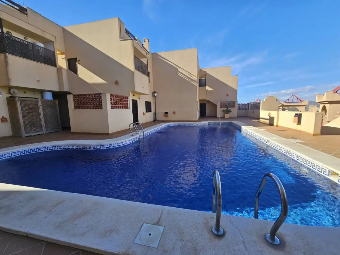 Schwimmbecken von Wohnungen zum Verkauf in Águilas mit Terrasse und Möbliert