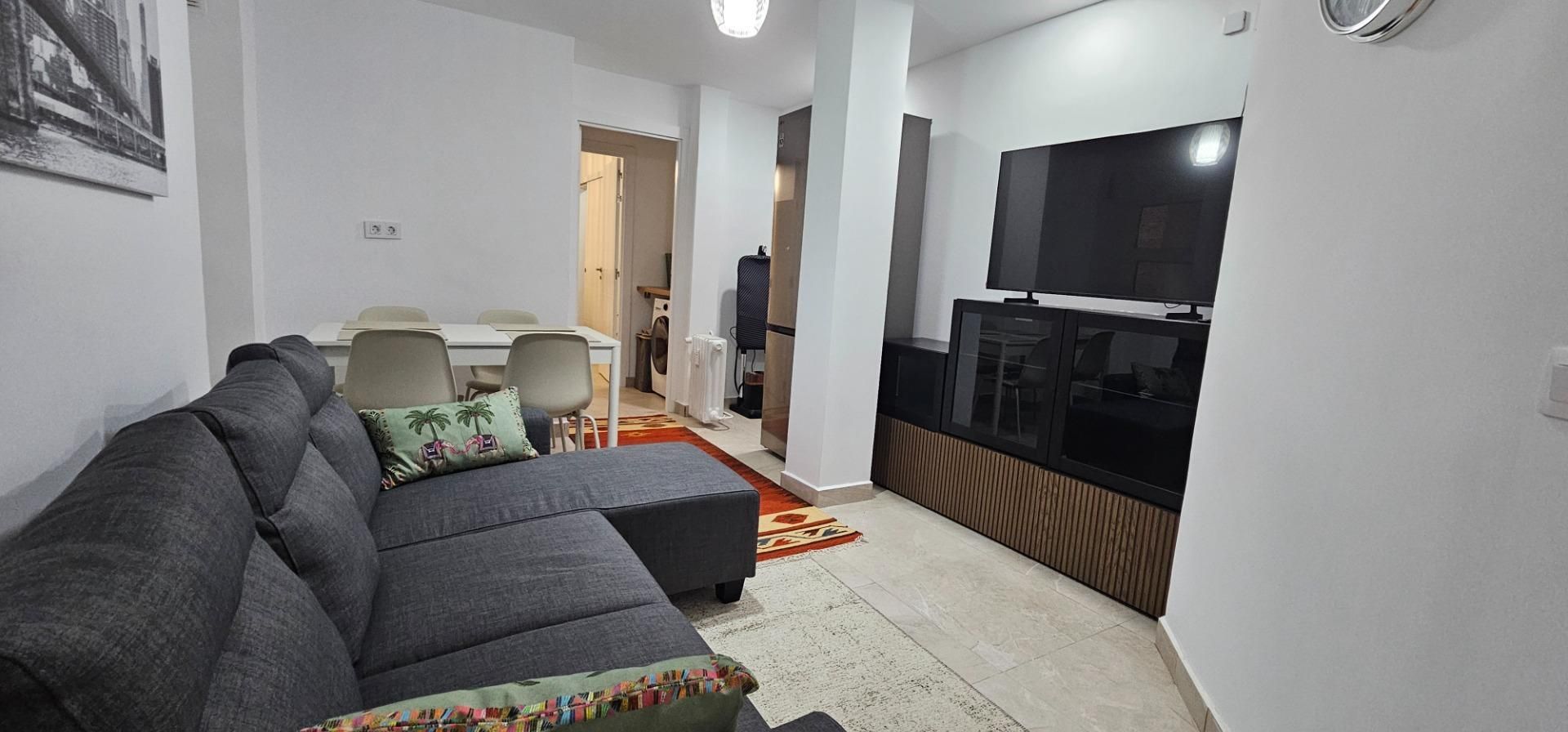 Sala d'estar de Apartament de lloguer en  Madrid Capital amb Aire condicionat i Calefacció