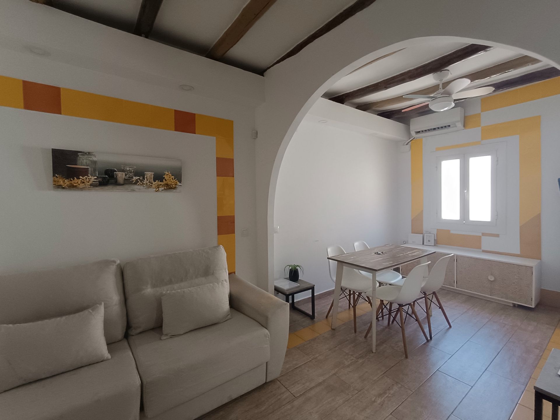 Living room of Flat for sale in L'Hospitalet de Llobregat  with Air Conditioner, Heating and Furnished