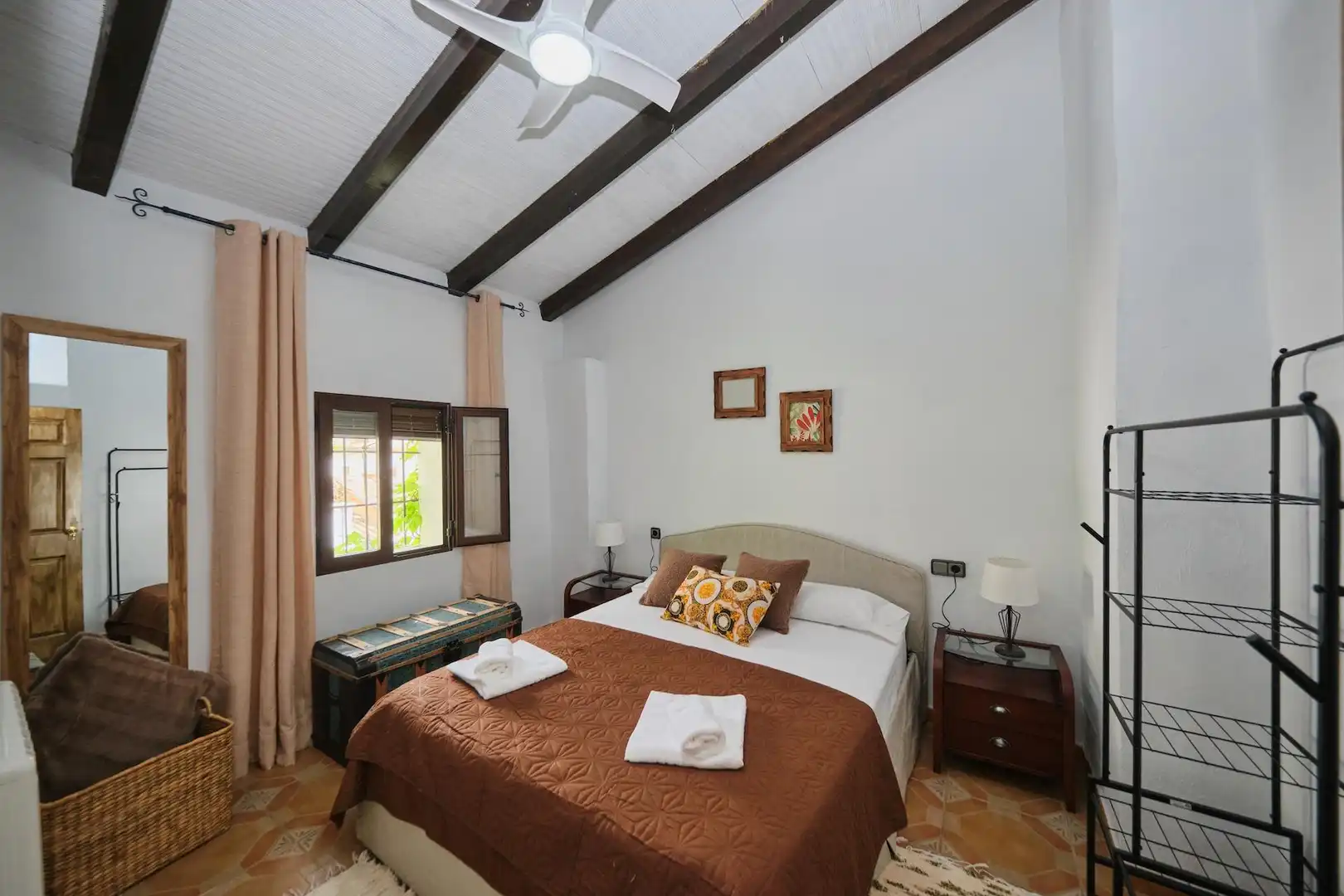 Dormitori de Finca rústica en venda en Fornes amb Aire condicionat, Jardí privat i Traster