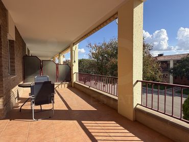House with pool for sale in Ur Club Segre Gerb