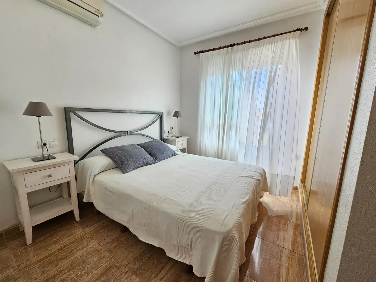 Schlafzimmer von Wohnungen zur Miete in San Pedro del Pinatar mit Klimaanlage, Heizung und Terrasse