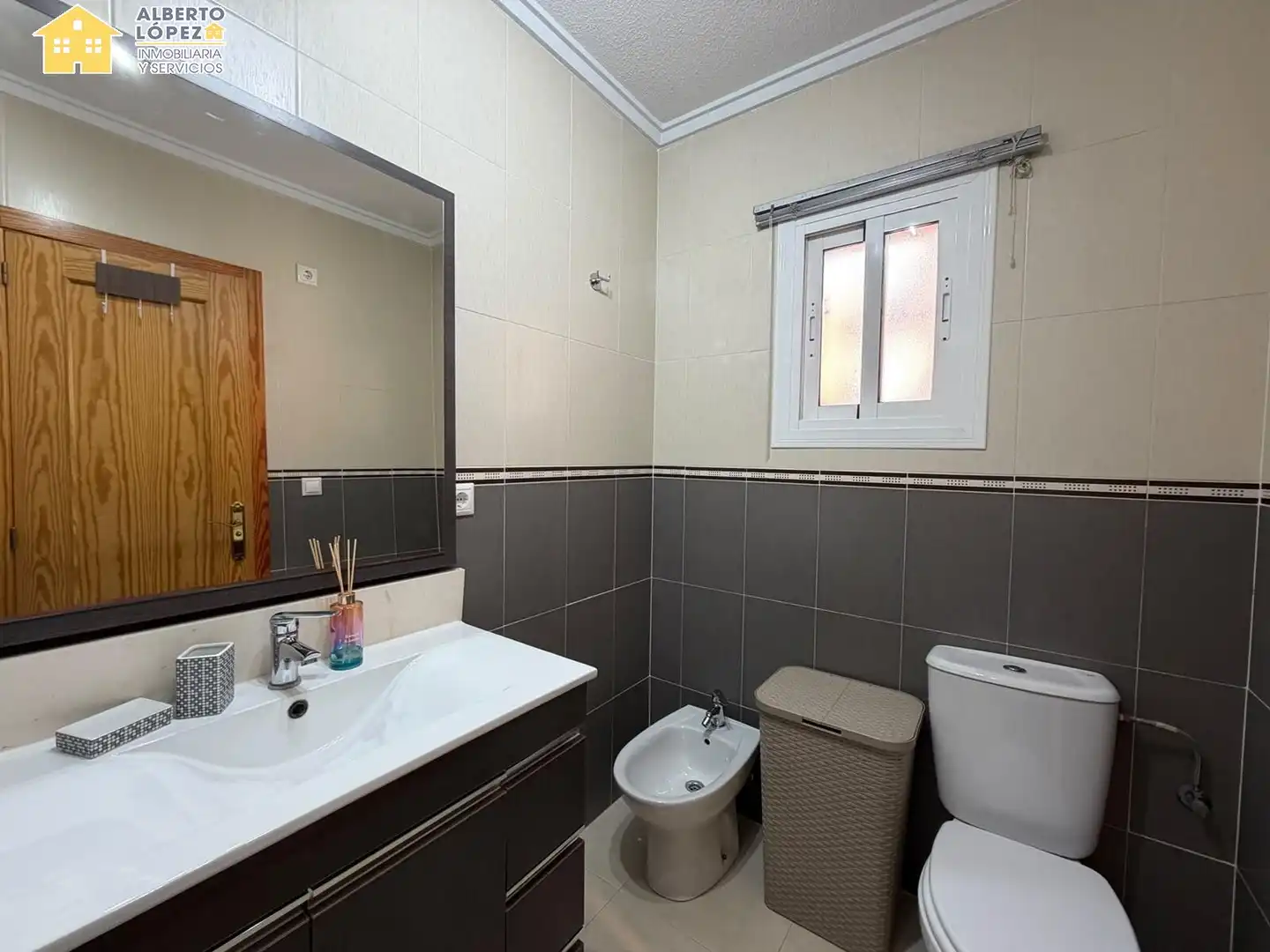 Baño de Casa o chalet de alquiler en Santa Pola con Terraza, Amueblado y Alarma