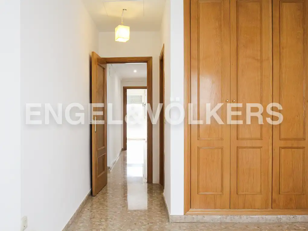 Wohnung zur Miete in Valencia mit Klimaanlage, Heizung und Balkon