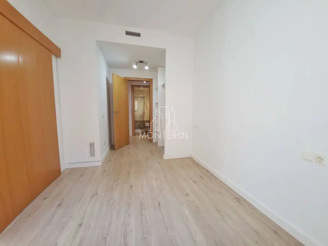 Habitación de Piso en venta en Sabadell con Aire acondicionado, Calefacción y Piscina comunitaria