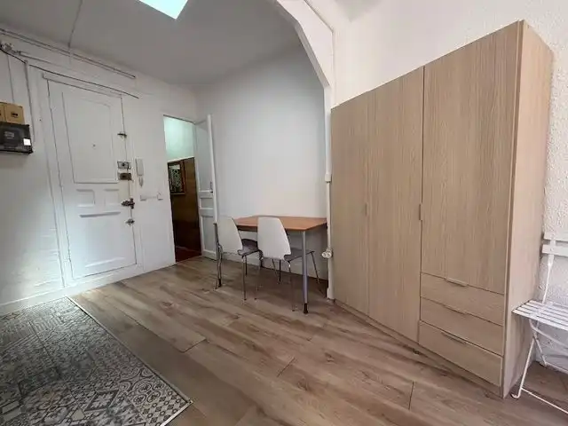 Dormitori de Loft de lloguer en Barcelona amb Moblat, Rentadora i Balcó