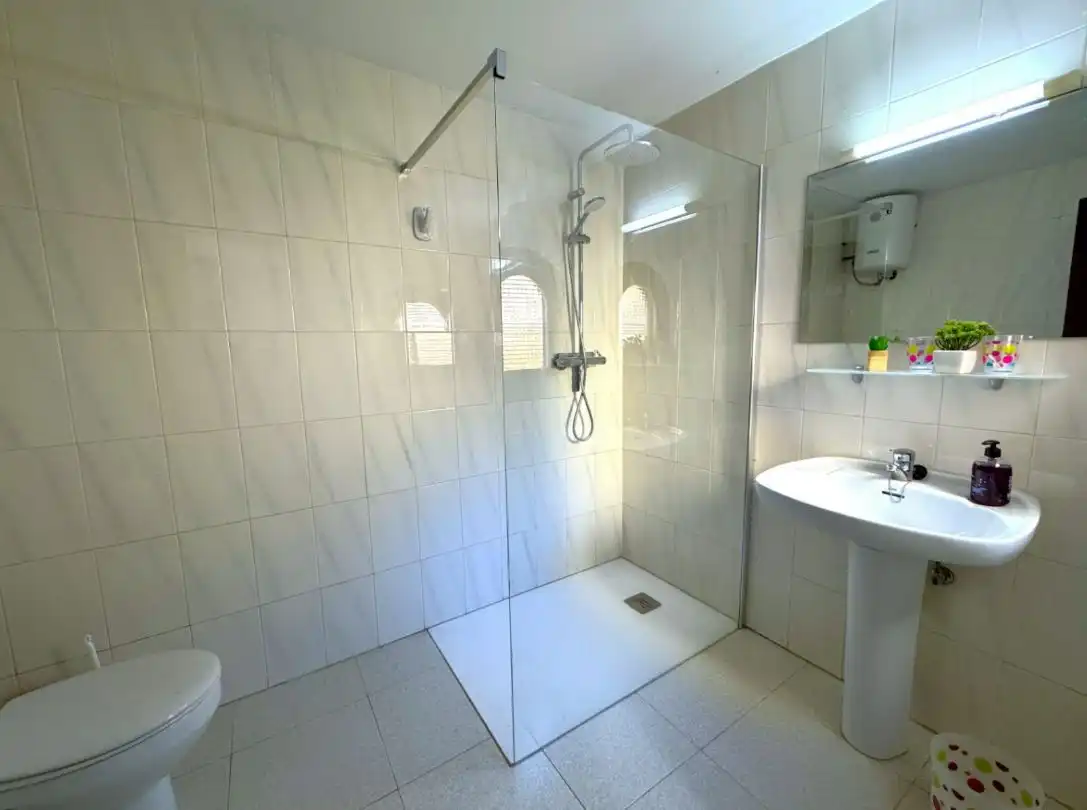 Badezimmer von Haus oder Chalet zum Verkauf in Calpe / Calp mit Klimaanlage, Heizung und Privatgarten