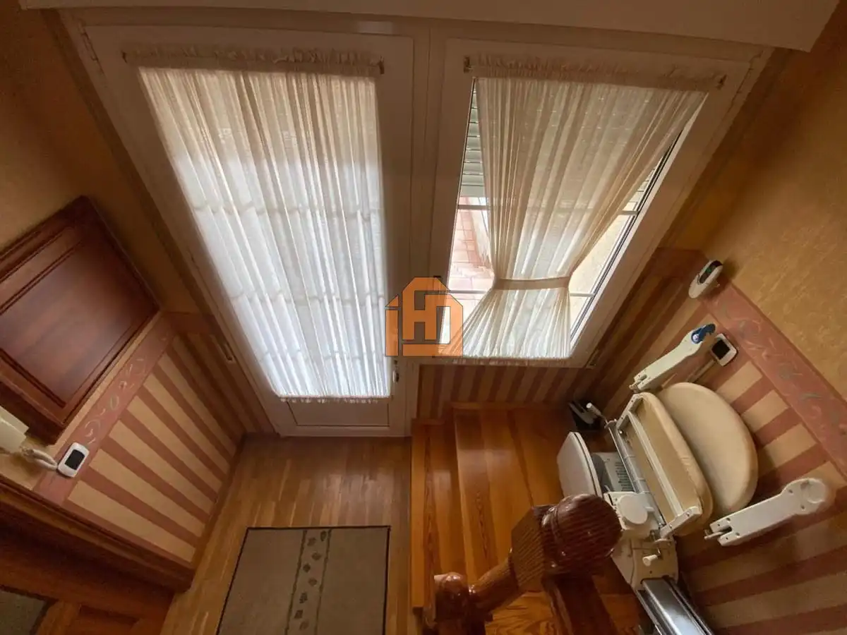 Balcony of Houses for sale in Sariegos  with Heating and Parquet flooring