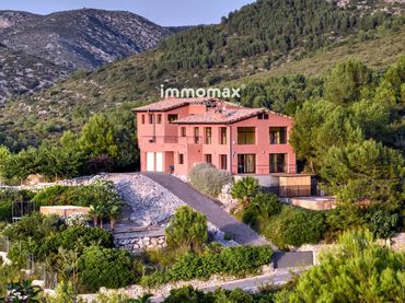 House with pool for sale in Olivella