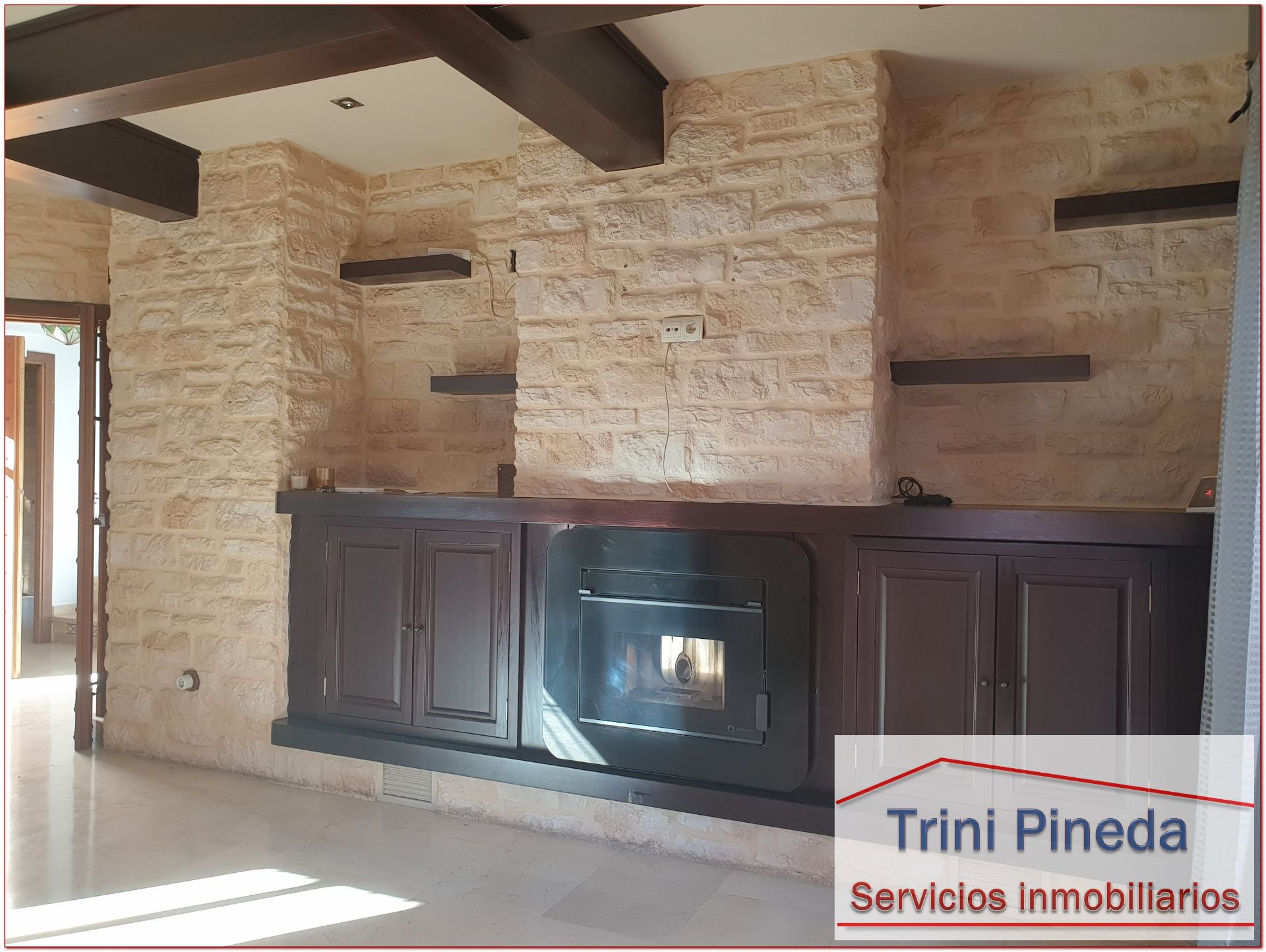 Sala d'estar de Casa adosada en venda en  Sevilla Capital amb Aire condicionat, Jardí privat i Parquet