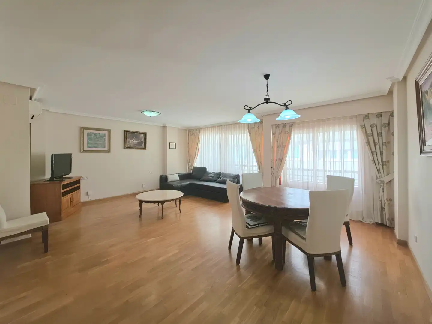 Living room of Flat for sale in Alicante / Alacant  with Air Conditioner, Heating and Parquet flooring