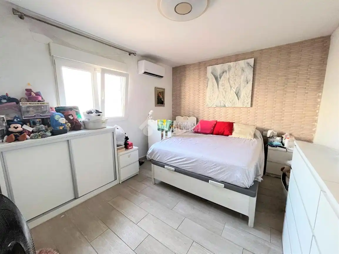 Habitación de Casa adosada en venta en San Fernando con Aire acondicionado y Trastero
