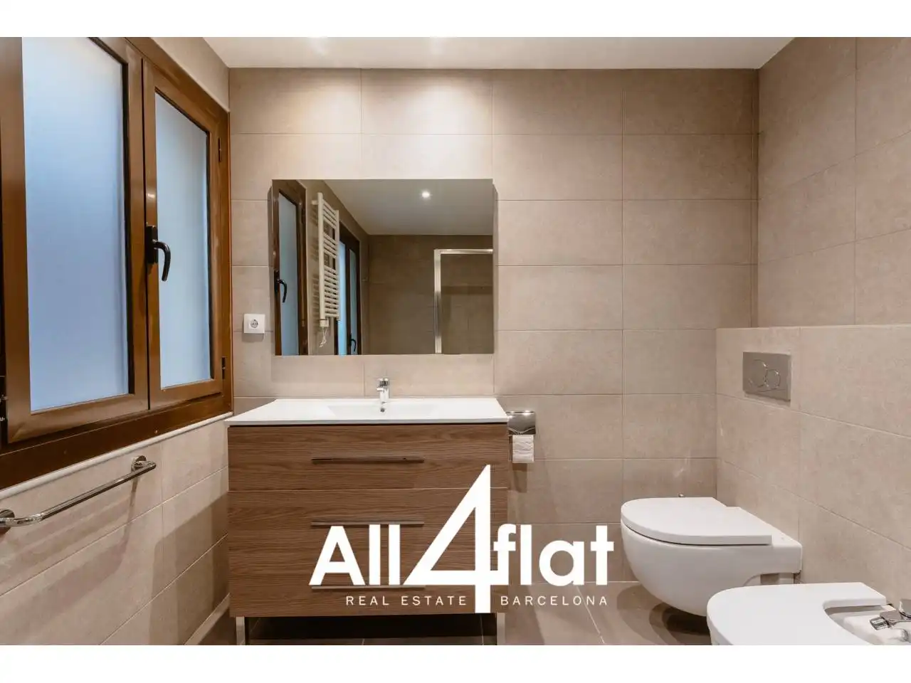 Badezimmer von Wohnung zur Miete in Barcelona mit Klimaanlage, Heizung und Parkett