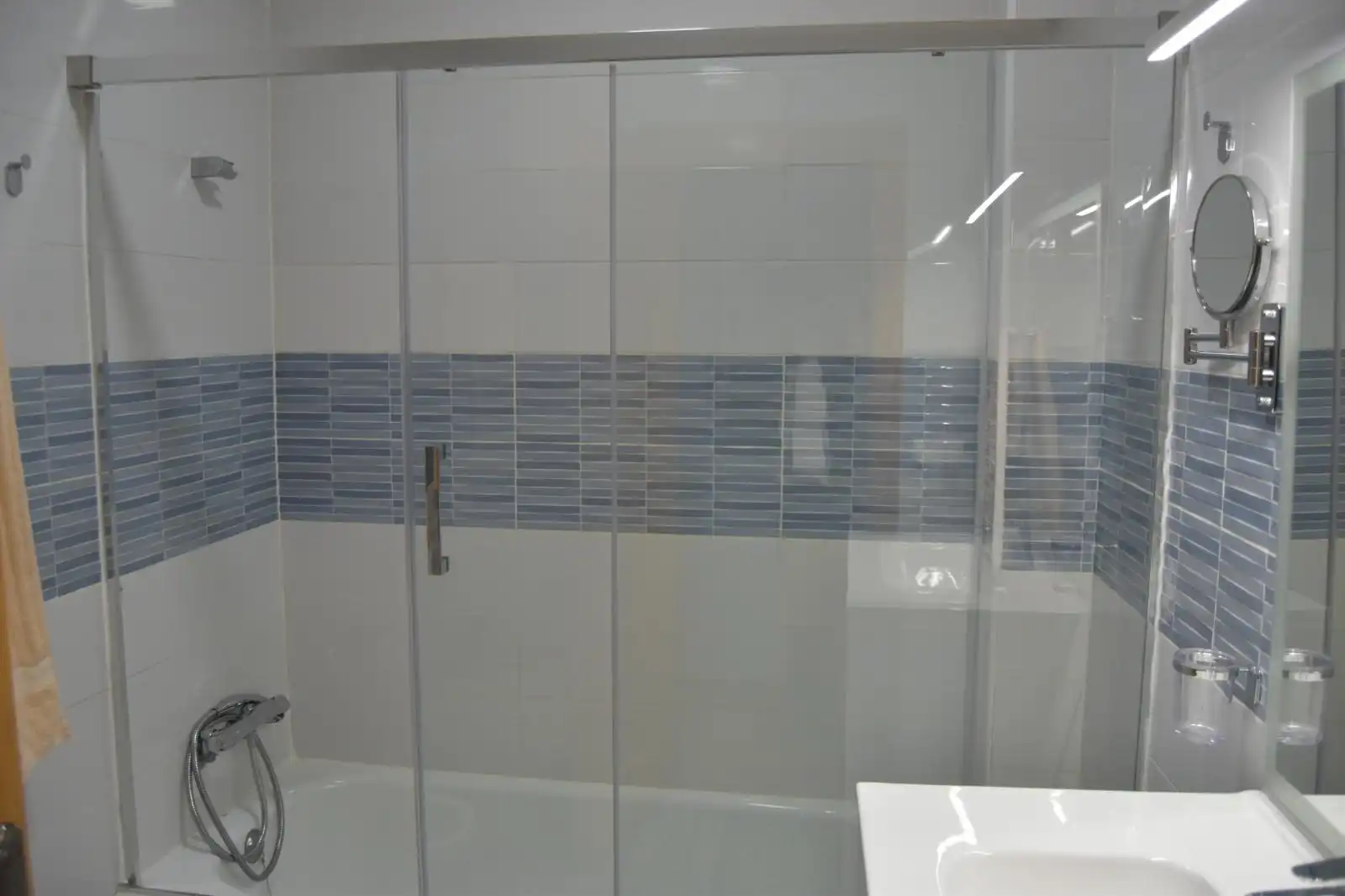 Bathroom of Detached homes for sale in L'Eliana  with Air Conditioner, Heating and Private garden